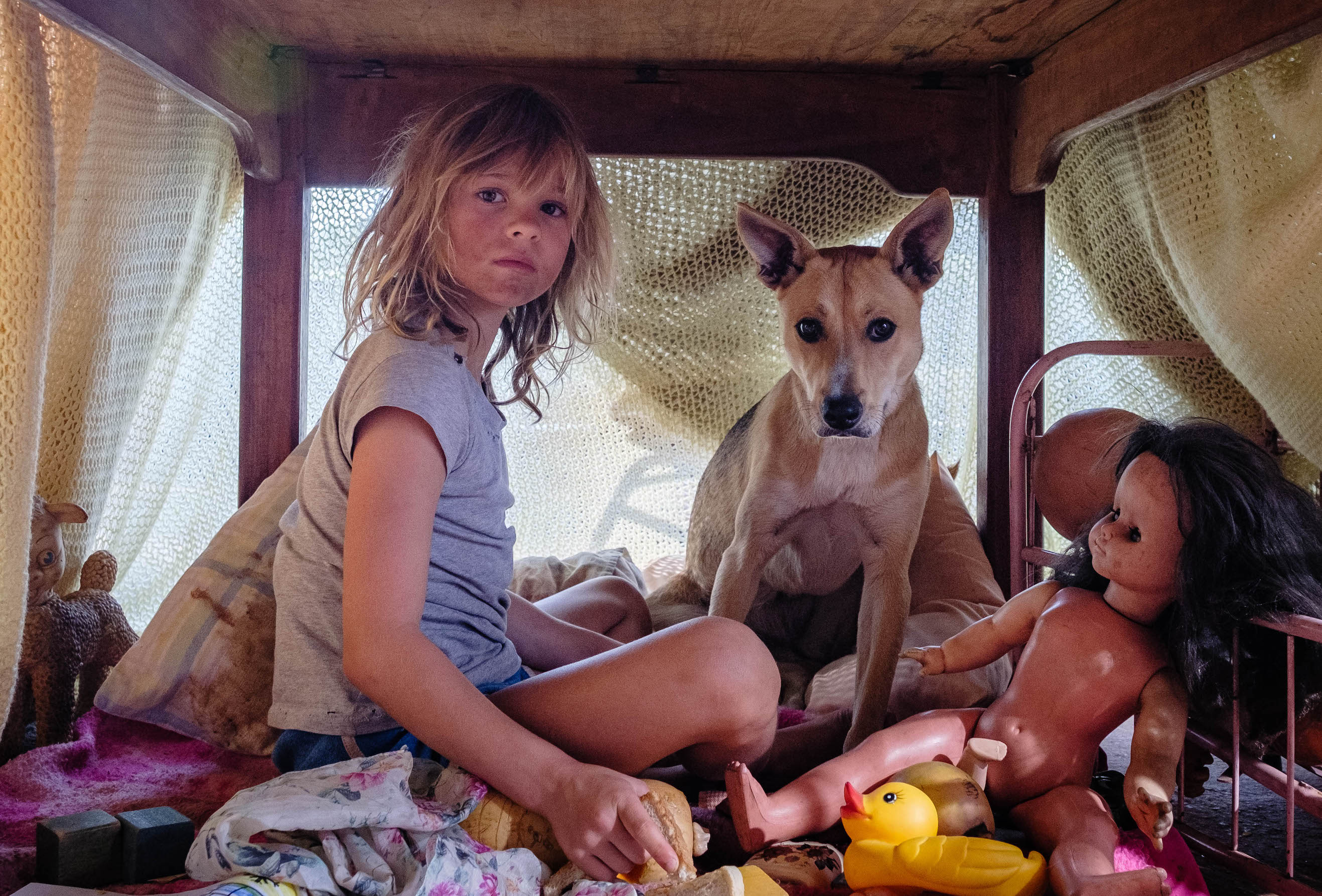 Lexi Venter as Alexandra Fuller in Don't Let's Go to the Dogs Tonight