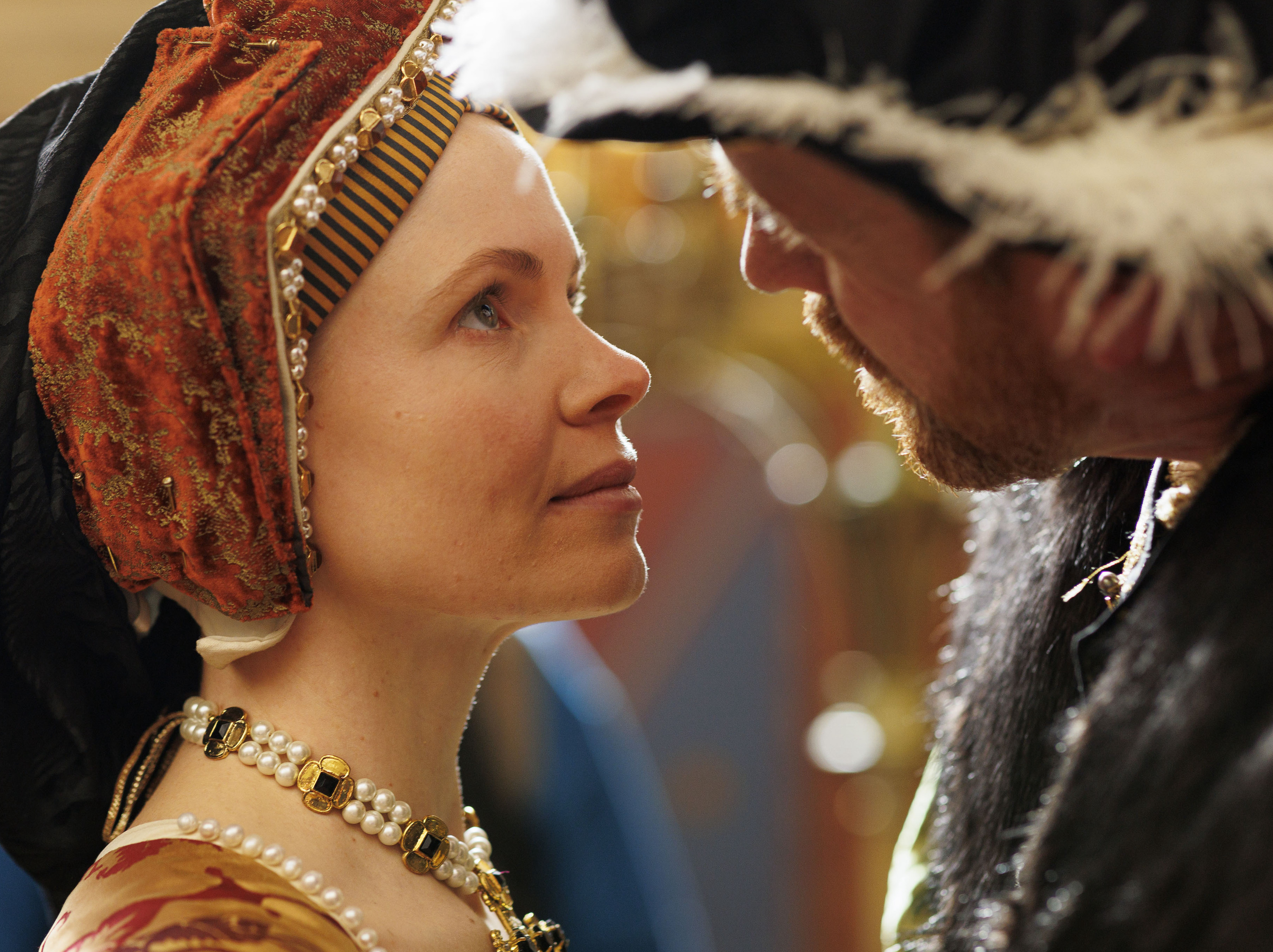 Kate Phillips as Jane Seymour, Damian Lewis as Henry VIII in The Mirror and the Light