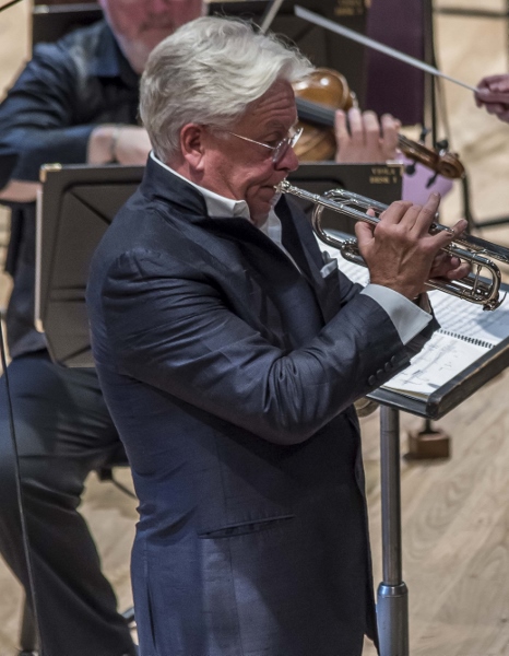 Håkan Hardenberger with the BBC Philharmonic cr Chris Payne