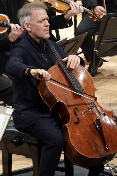 Alban Gerhardt with the BBC Philharmonic cr BBC Philharmonic
