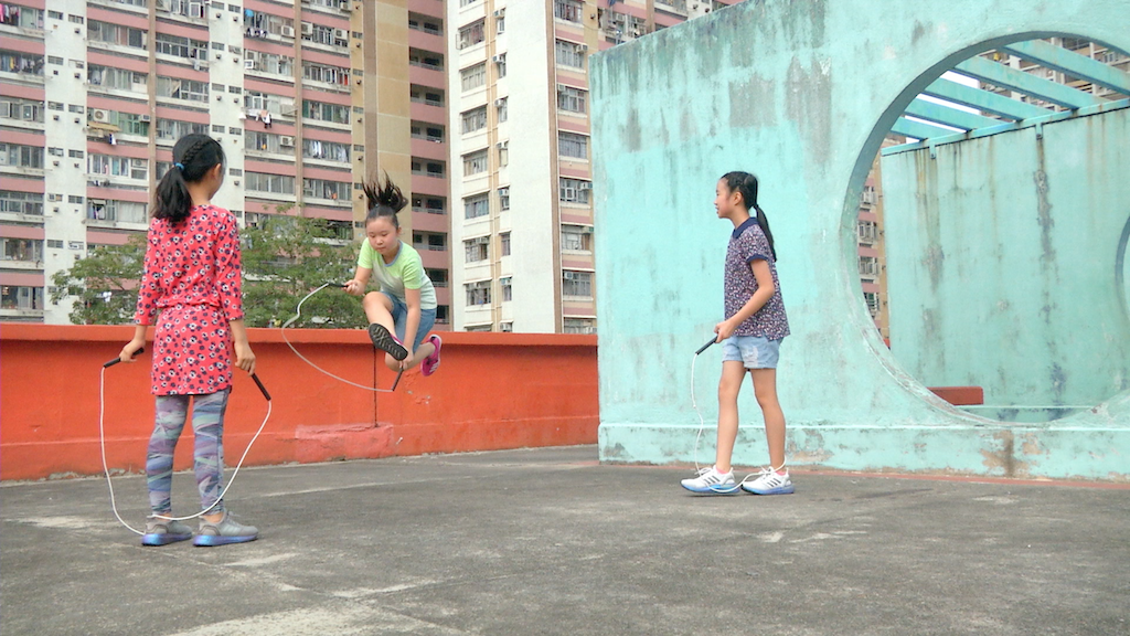 Francis Alÿs, Children’s Game #22: Jump Rope, Hong Kong, 2020 In collaboration with Rafael Ortega, Julien Devaux, and Félix Blume