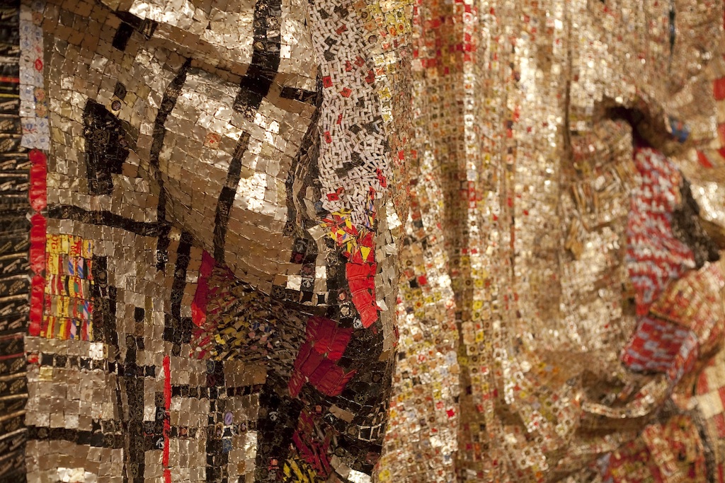 El Anatsui, In the World But Don't Know the World? (detail), 2009 Aluminium and copper wire, 1000 x 560 cm © El Anatsui Collection Stedelijk Museum Amsterdam and Kunstmuseum Bern Courtesy the Artist and October Gallery, London Photo © Jonathan Greet
