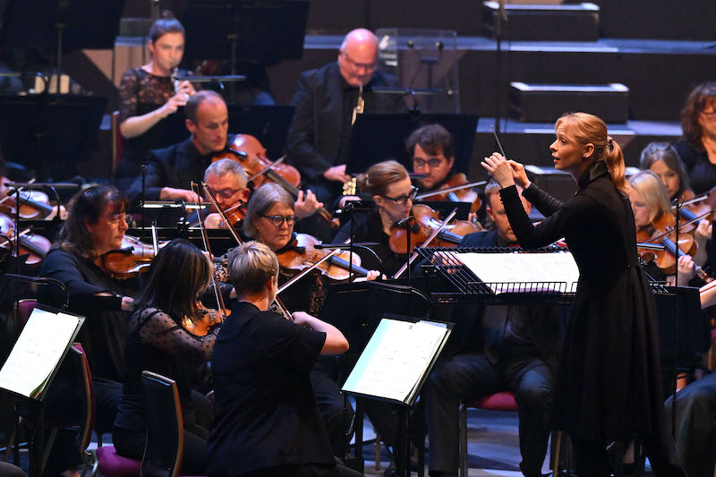 Conductor Gemma New leads the BBCSSO