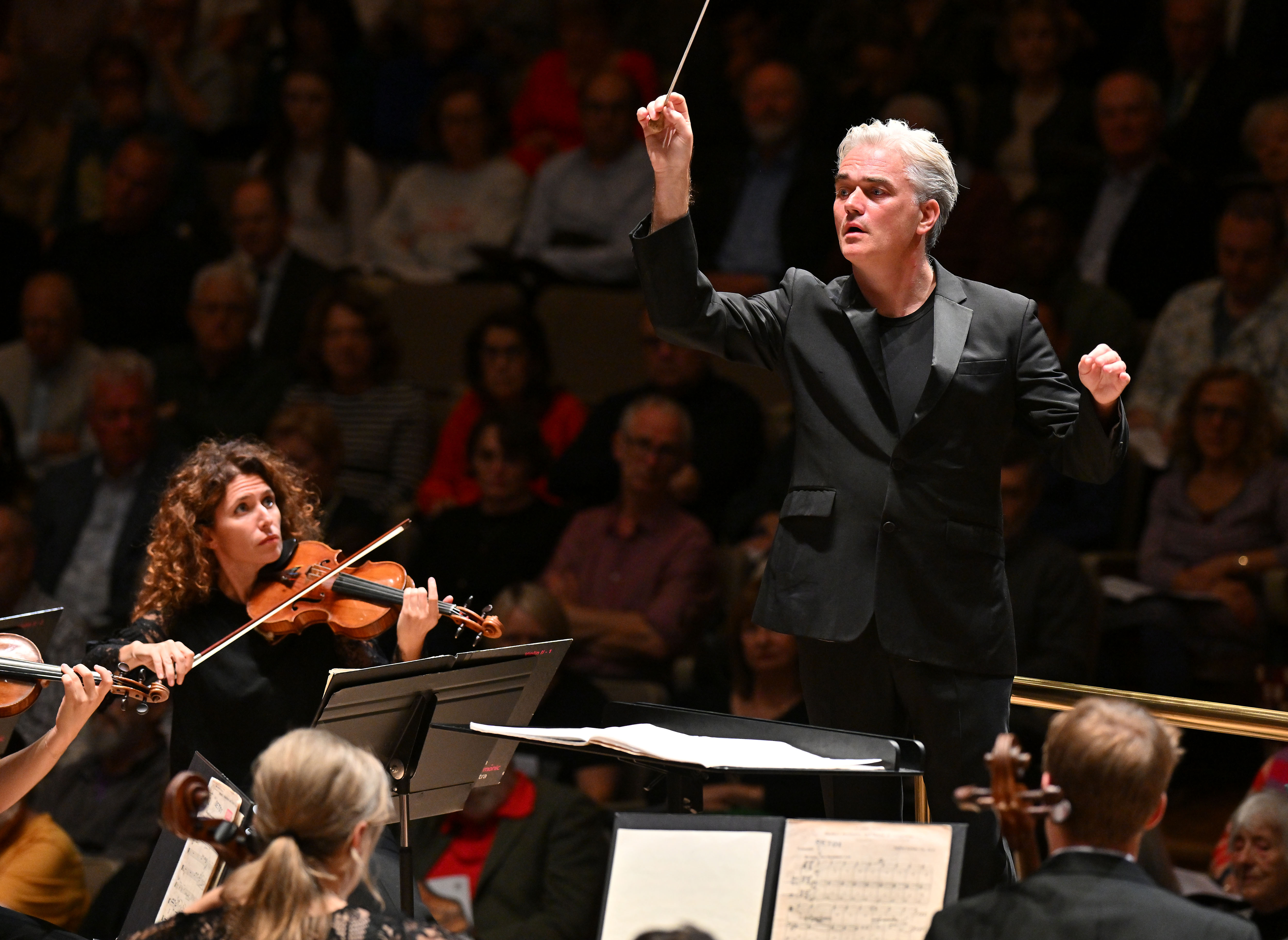 Edward Gardner conducting the LPO