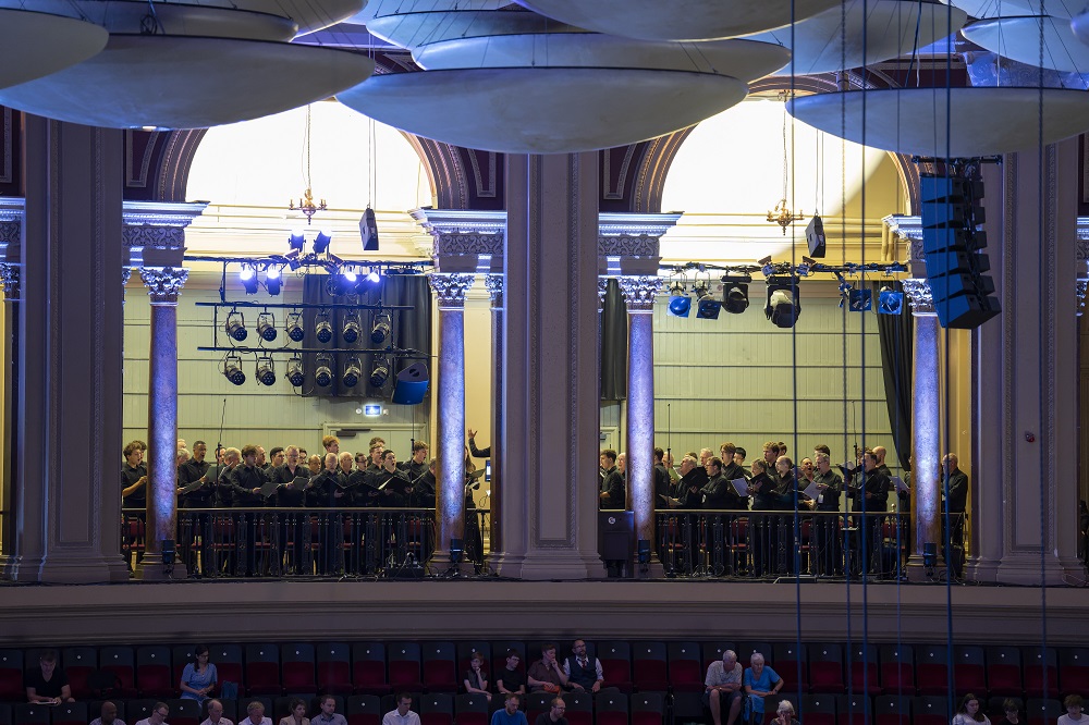 Men's choirs in Busoni Piano Concerto