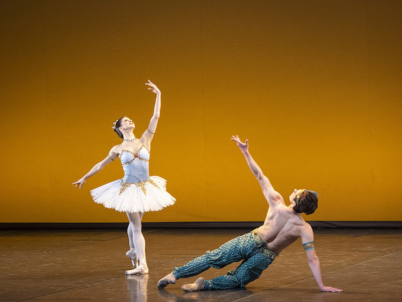 Mayara Magri and Francesco Gabriele Frola in the Corsaire pas de deux