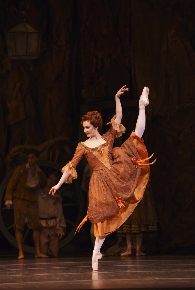 Claire Calvert in Manon