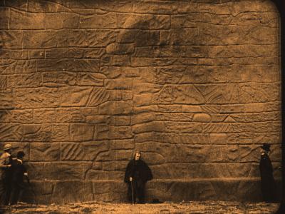 Death and the wall in Fritz Lang's Der muede Tod