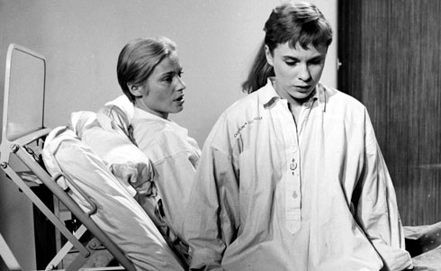 Ingrid Thulin and Bibi Andersson in So Close to Life
