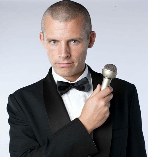 Des Bishop: An outsider’s acutely observational view of people and their foibles