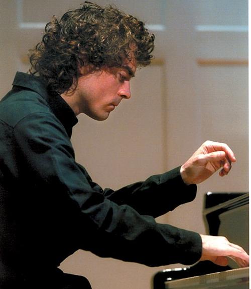 Paul Lewis, Beethoven specialist and pioneering subject of the Q-Ball camera