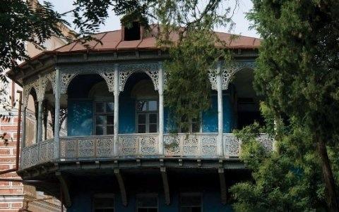 Old Tbilisi: Gudiashvili Square, the balcony of 'Lermontov's House'