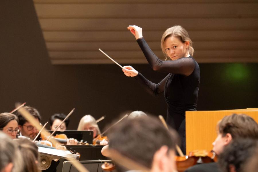 Katharina Wincor conducts the Halle, Jan 15, 2026. credit Sharyn Bellemakers, The Halle