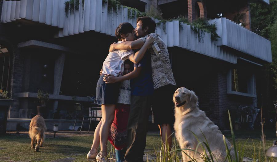 Son Ye-jin as Mi-ri and Lee Byung-hun as Man-su in No Other Choice
