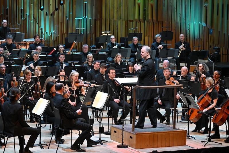 Sakari Oramo conducts the BBC Symphony Orchestra