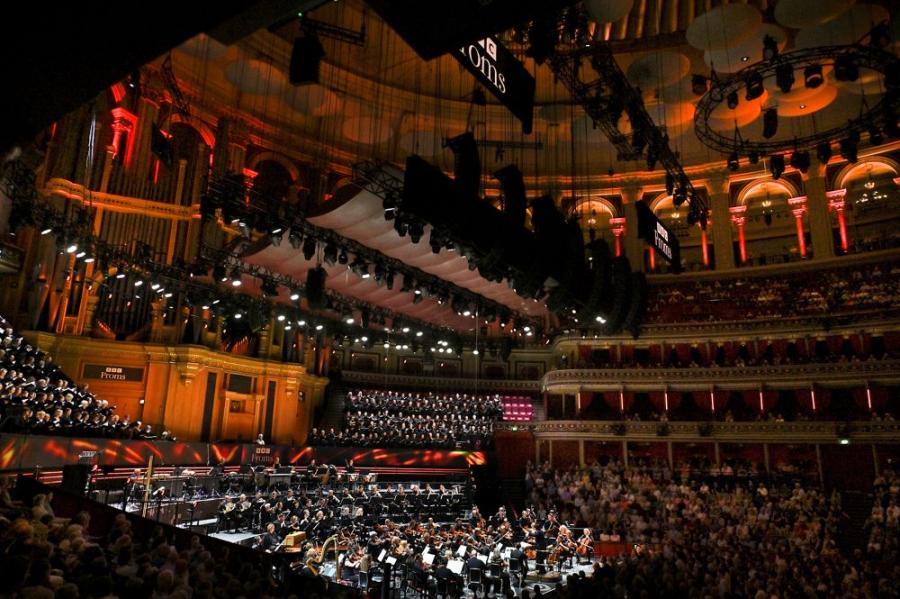 Assembled forces for John Adams' Harmonium at the Proms