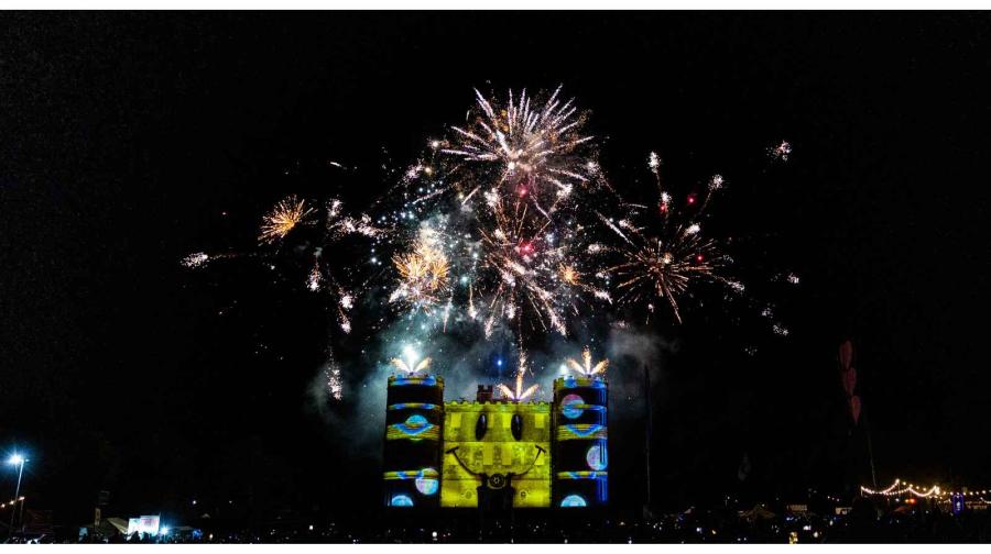 Fireworks finale over Lulworth Castle
